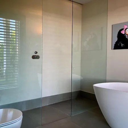 וילה Belvedere_modern With View ארונה